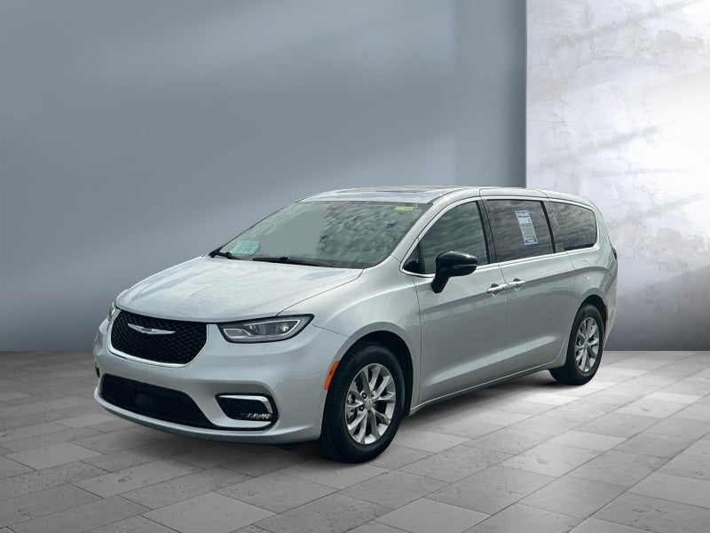 2026 Chrysler Pacifica Limited in Silver Mist Clearcoat — front three-quarter view
