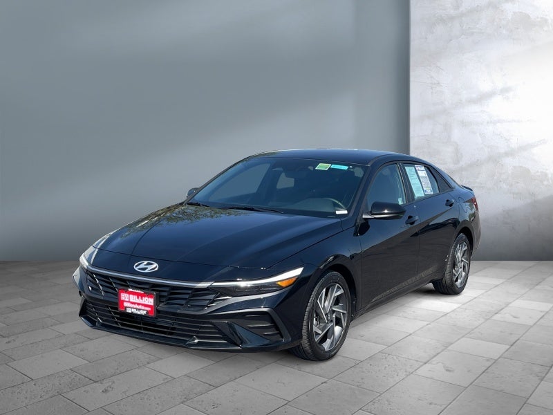 2025 Hyundai Elantra SEL Sport in Abyss Black — front three-quarter view